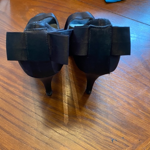 (NEW) Black Stiletto Heels w/Bow - Open Toe - Picture 2 of 3